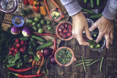 Preserving organic vegetables in jars