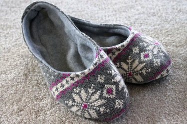 How to make a pair of slippers