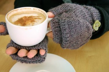 How to knit convertible fingerless gloves