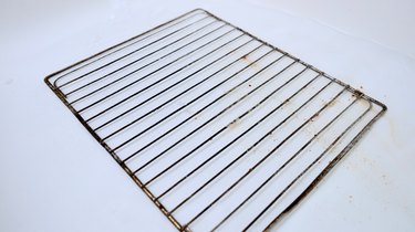 Cleaning oven racks with vinegar and baking soda