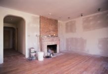 How to Remove Dried Spackling Off Walls