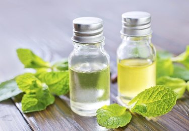 An image of peppermint oil extract.