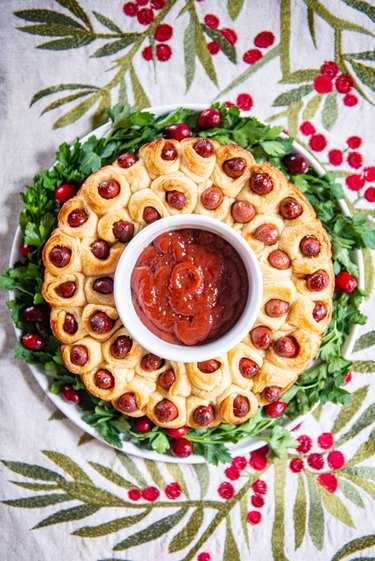 Tear-Apart Pigs in a Blanket Wreath Recipe