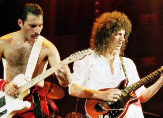 Drop the Razors, Guys! Chest Hair Is Back