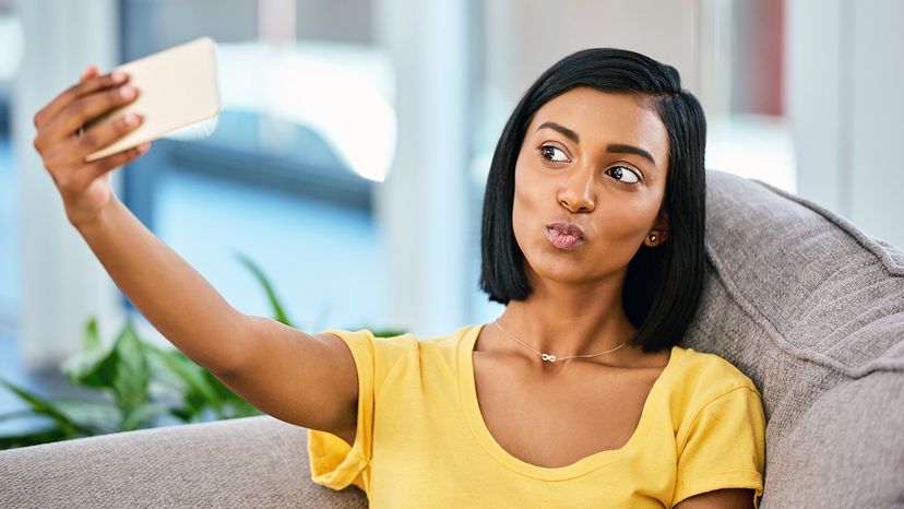 girl taking selfie