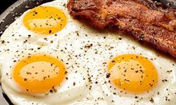 Bacon and eggs isn't just for breakfast -- the pair can be eaten for dinner, too!