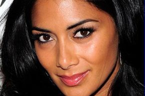 Singer Nicole Scherzinger shows off her lip gloss.