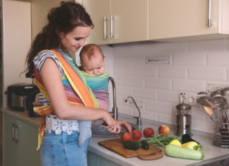 How to Lose Weight While Breastfeeding: 9 Tips for Postpartum Moms