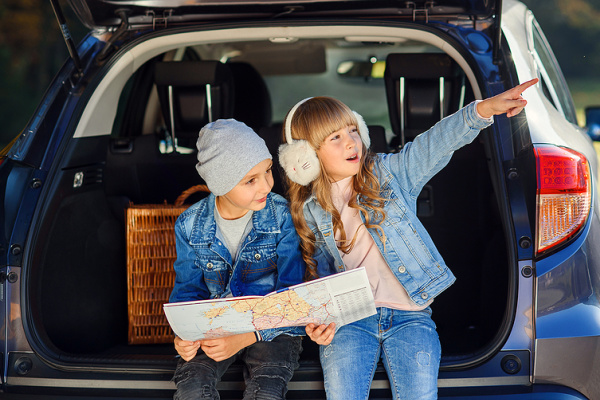 11 Car Games for Kids the Whole Family Will Love | Whether you're embarking on a long road trip, driving car pool, or running errands with your kids, there are tons of easy to setup and super fun car games you can play together to help beat boredom and pass the time. Perfect for kids of all ages - even for tweens and for teenagers! - this post has lots of ideas to inspire you. From cheap store bought games to fun DIY travel activities, this list will not disappoint!