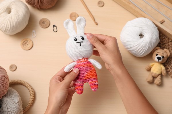 9 Amigurumi Tutorials for Beginners and Beyond | If you're looking for step by step tutorials to teach you how to crochet and knit cute little stuffed animals, dolls, foods, etc., this post is for you! We're sharing everything you need to know - amigurumi basics, how to get started, tools and essentials to invest in, crocheting tips and hacks for beautiful designs, and lots of tutorials that include free patterns and instructions so you can make simple designs that are oh so adorable.