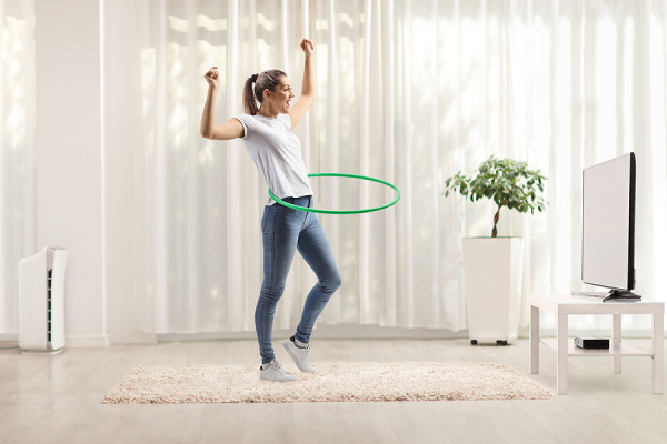9 Hula Hoop Workouts for Weight Loss | Perfect for beginners and beyond, these weighted hula hoop workouts and challenges are a fun way to add in some cardio to burn calories while also getting in a good core workout. Adding hula hoop exercises into your fitness regime also provides fat-burning benefits, and many of these workouts will also tighten and tone your body. This post discusses all of the benefits of hula hoop workouts, and you can stream the workout videos for free!