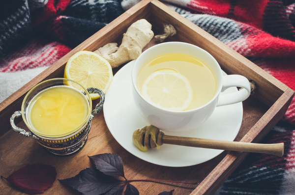 14 Natural Common Cold Remedies That Work | If you want to know how to get rid of a cold and all the symptoms that come with it fast, like a runny nose, sore throat, cough, chest congestion, headache, and fatigue, we're sharing 14 natural cures to help you feel better sooner! These DIY remedies will boost your immune system, giving you quick relief that lasts, and most of these can be used with babies and kids! #naturalremedies #homeremedies